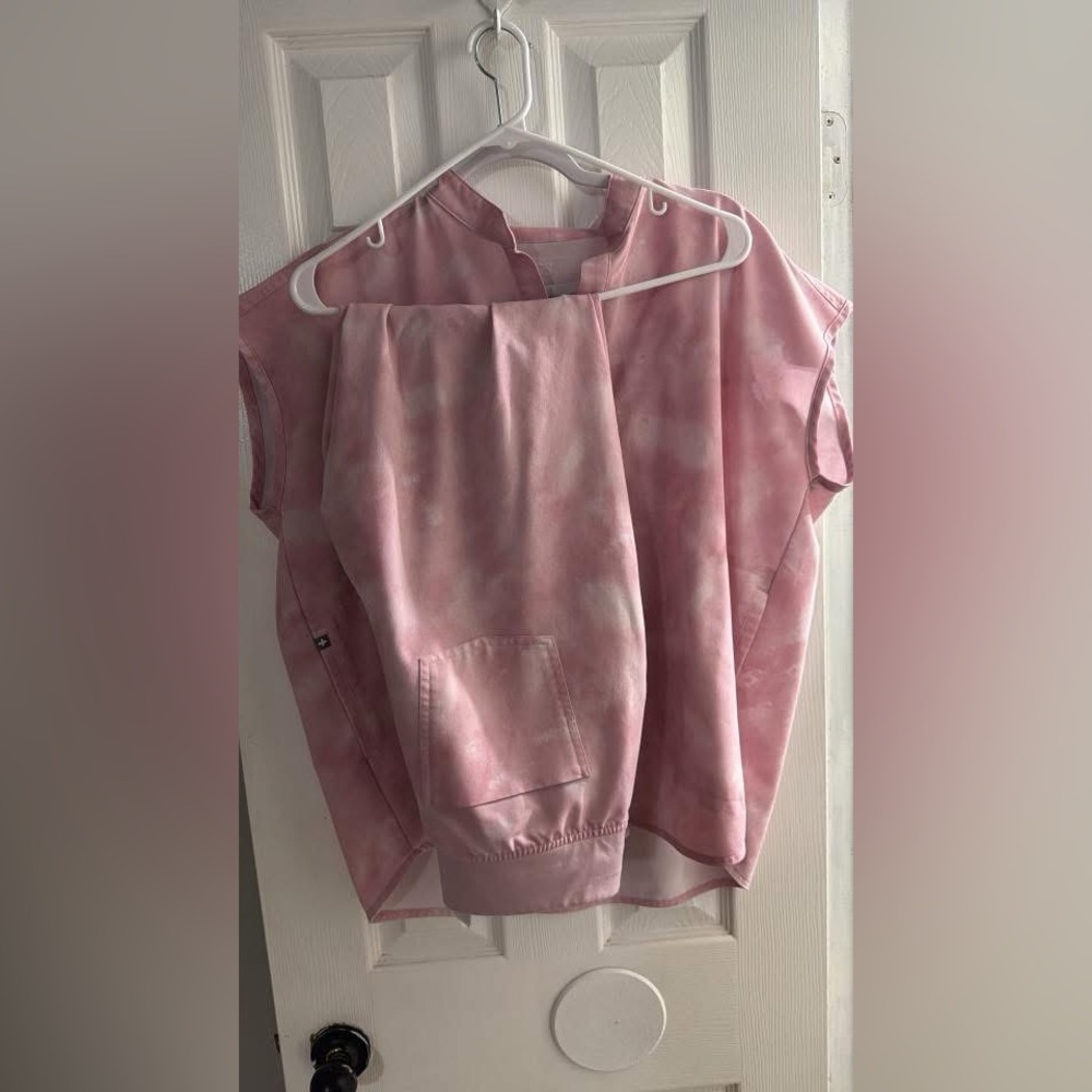 Figs Pink Scrub Set
